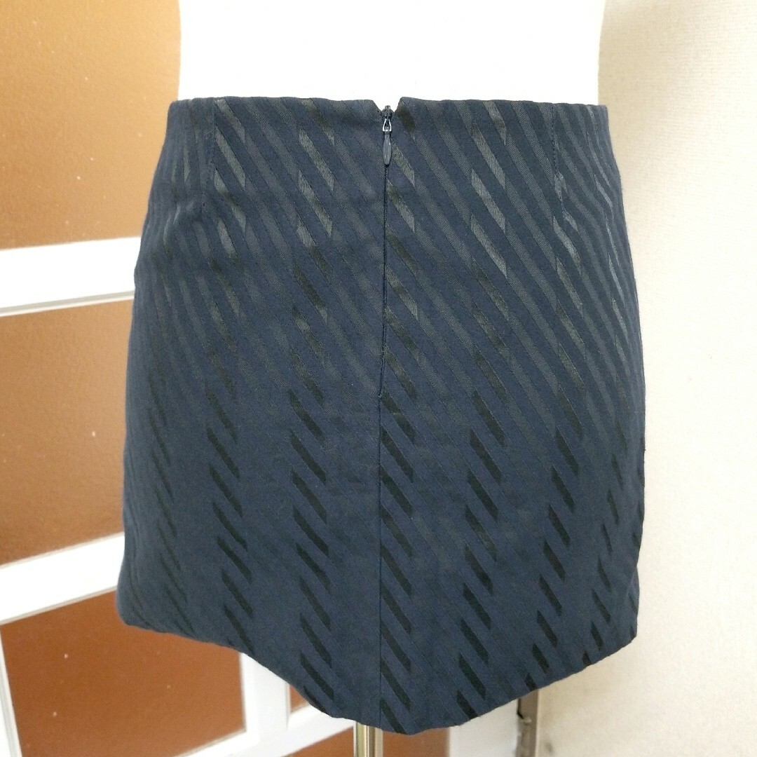theory(セオリー)のセオリー ネイビー×ブラック ストライプ 台形 ミニスカート XSサイズ/5号 レディースのスカート(ミニスカート)の商品写真