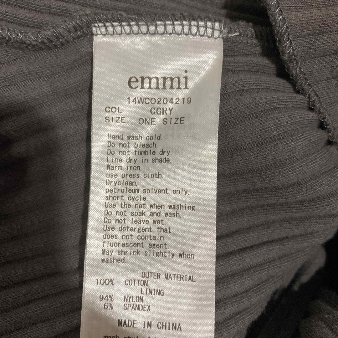 emmi yoga カップ付ワンピース 5