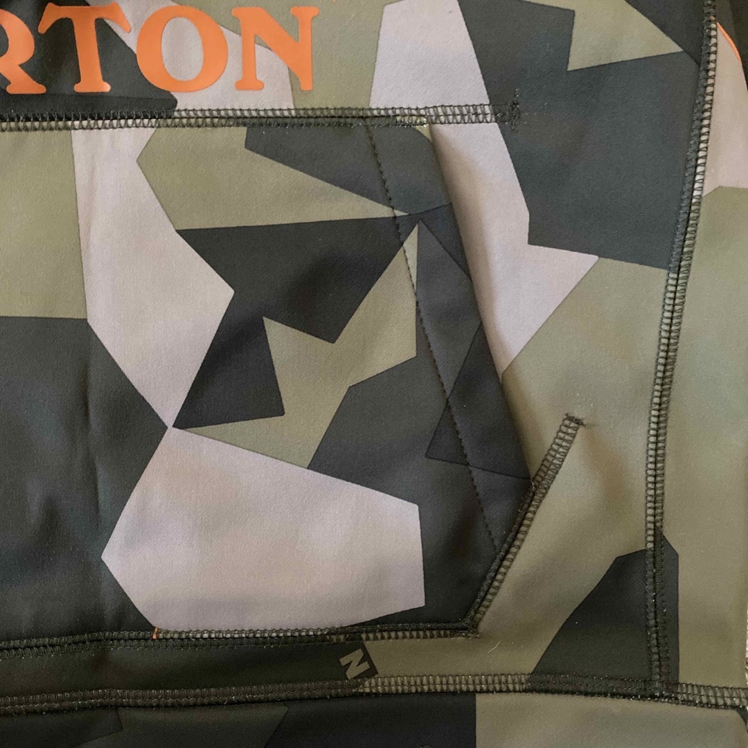 BURTON(バートン)のバートン　BURTON キッズM 140-147 パーカー スポーツ/アウトドアのスノーボード(ウエア/装備)の商品写真