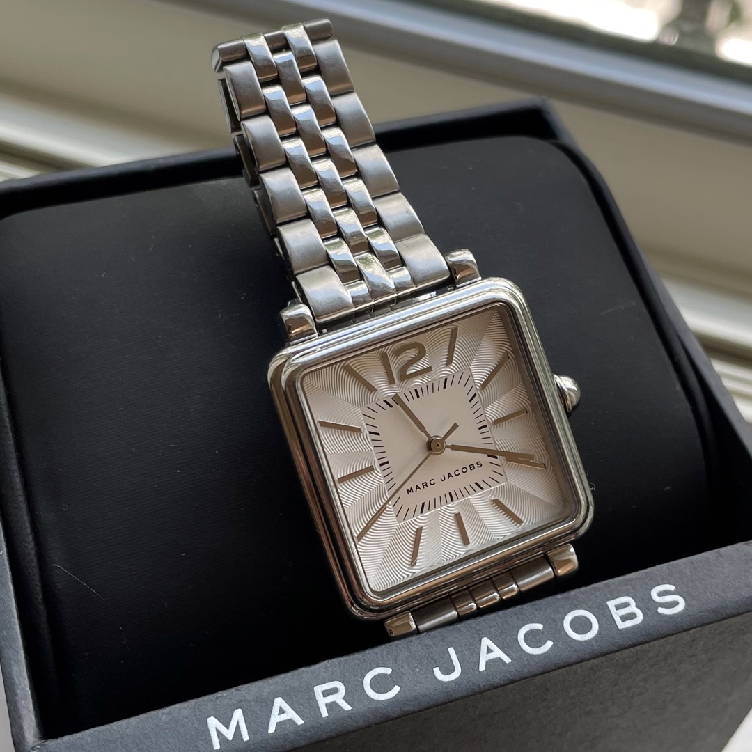 約31cm腕周り【新品未使用】 MARC JACOBS マークジェイコブス 時計 ピンク系 黒