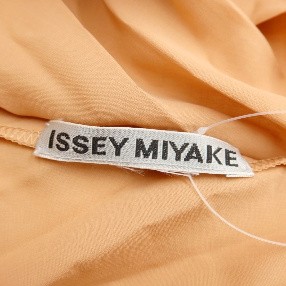 ISSEY MIYAKE(イッセイミヤケ)の【中古】イッセイミヤケ ISSEY MIYAKE 2023年春夏 ノースリーブ プリーツ ワンピース サーモンオレンジ【サイズ表記なし（M位）】【レディース】 レディースのワンピース(ひざ丈ワンピース)の商品写真