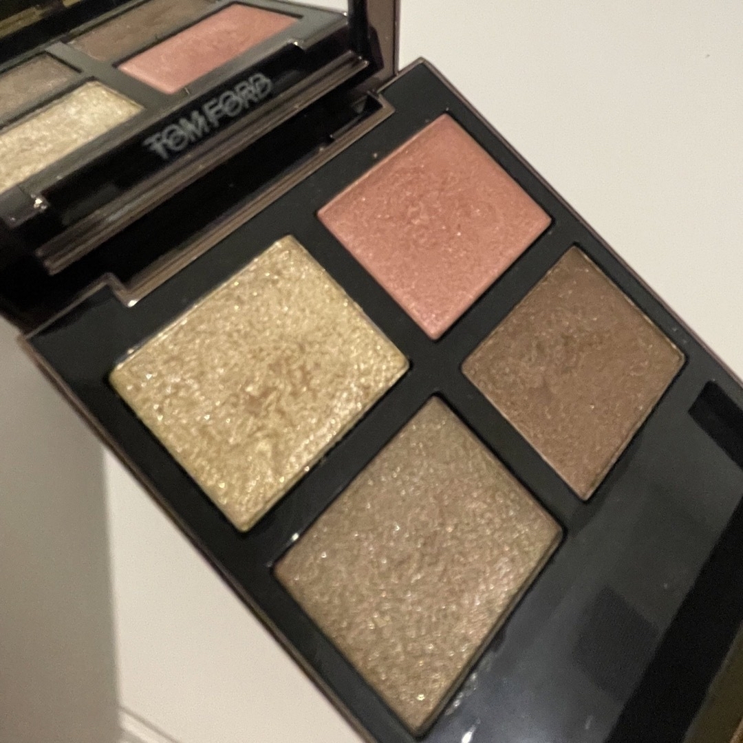 TOM FORD BEAUTY(トムフォードビューティ)の★値下げ★トムフォード アイカラークォード【26】ヴィジョネア コスメ/美容のベースメイク/化粧品(アイシャドウ)の商品写真