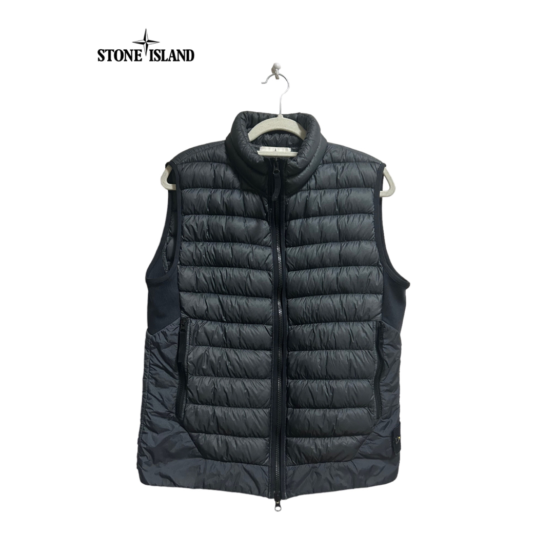 STONE ISLAND(ストーンアイランド)のstone island DYED MICRO DOWN VEST 22AW メンズのジャケット/アウター(ダウンベスト)の商品写真