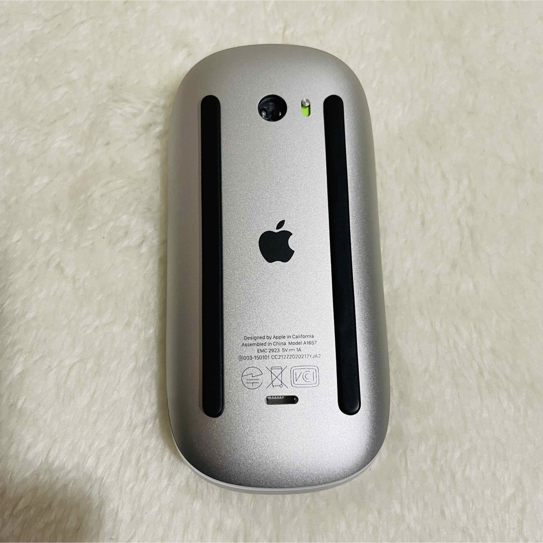 Mac (Apple)(マック)の【新品同様品】Apple Magic Mouse MK2E3J/A スマホ/家電/カメラのPC/タブレット(PC周辺機器)の商品写真