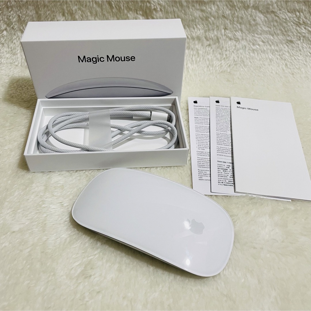 Mac (Apple)(マック)の【新品同様品】Apple Magic Mouse MK2E3J/A スマホ/家電/カメラのPC/タブレット(PC周辺機器)の商品写真