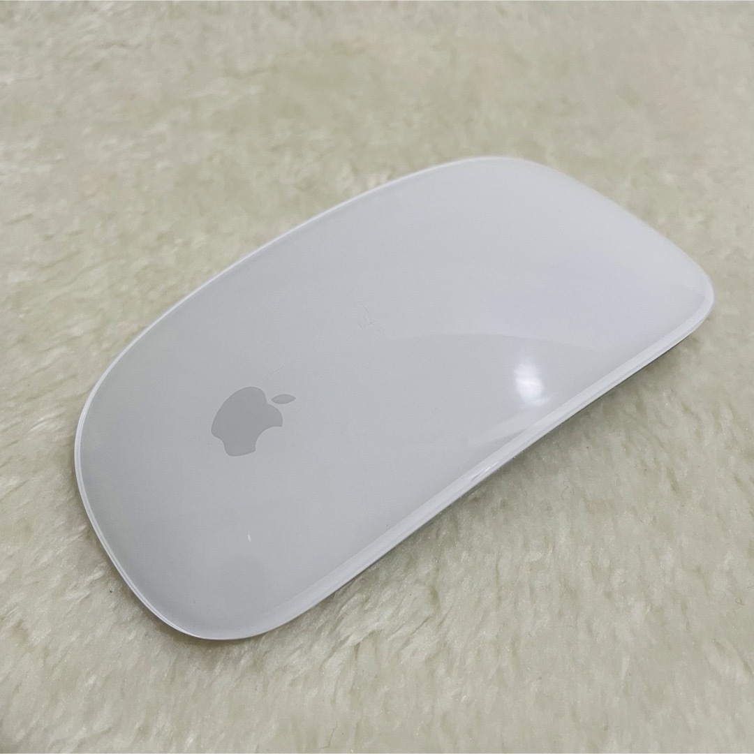 Mac (Apple)(マック)の【新品同様品】Apple Magic Mouse MK2E3J/A スマホ/家電/カメラのPC/タブレット(PC周辺機器)の商品写真