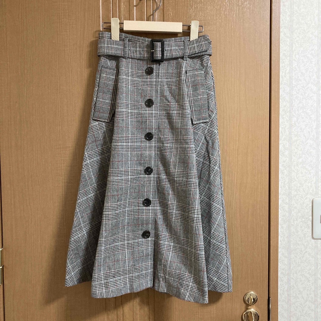 INGNI(イング)のINGNI 前ボタン　フレアスカート　冬物　Mサイズ レディースのスカート(ひざ丈スカート)の商品写真
