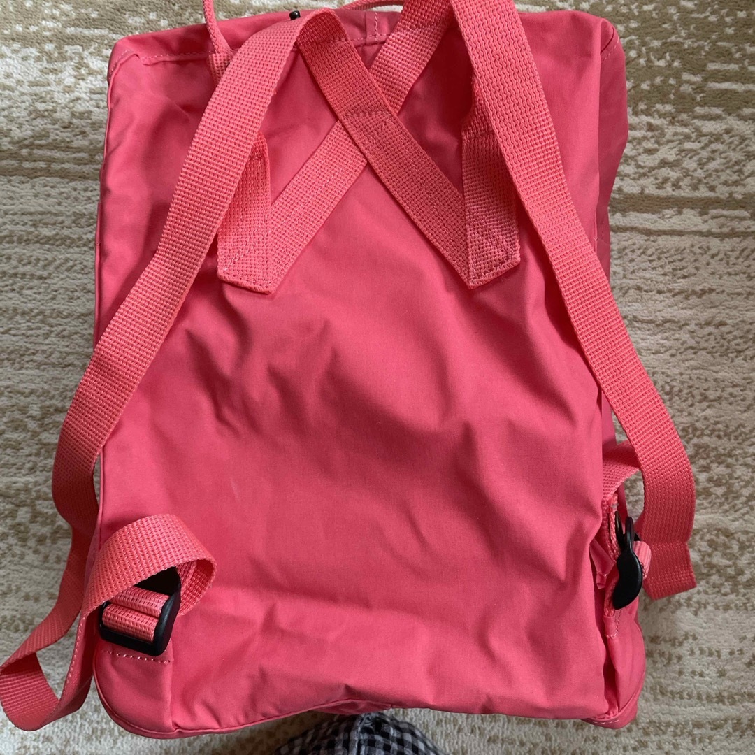 FJALLRAVEN KANKEN(フェールラーベンカンケン)のピンク色のリュック レディースのバッグ(リュック/バックパック)の商品写真
