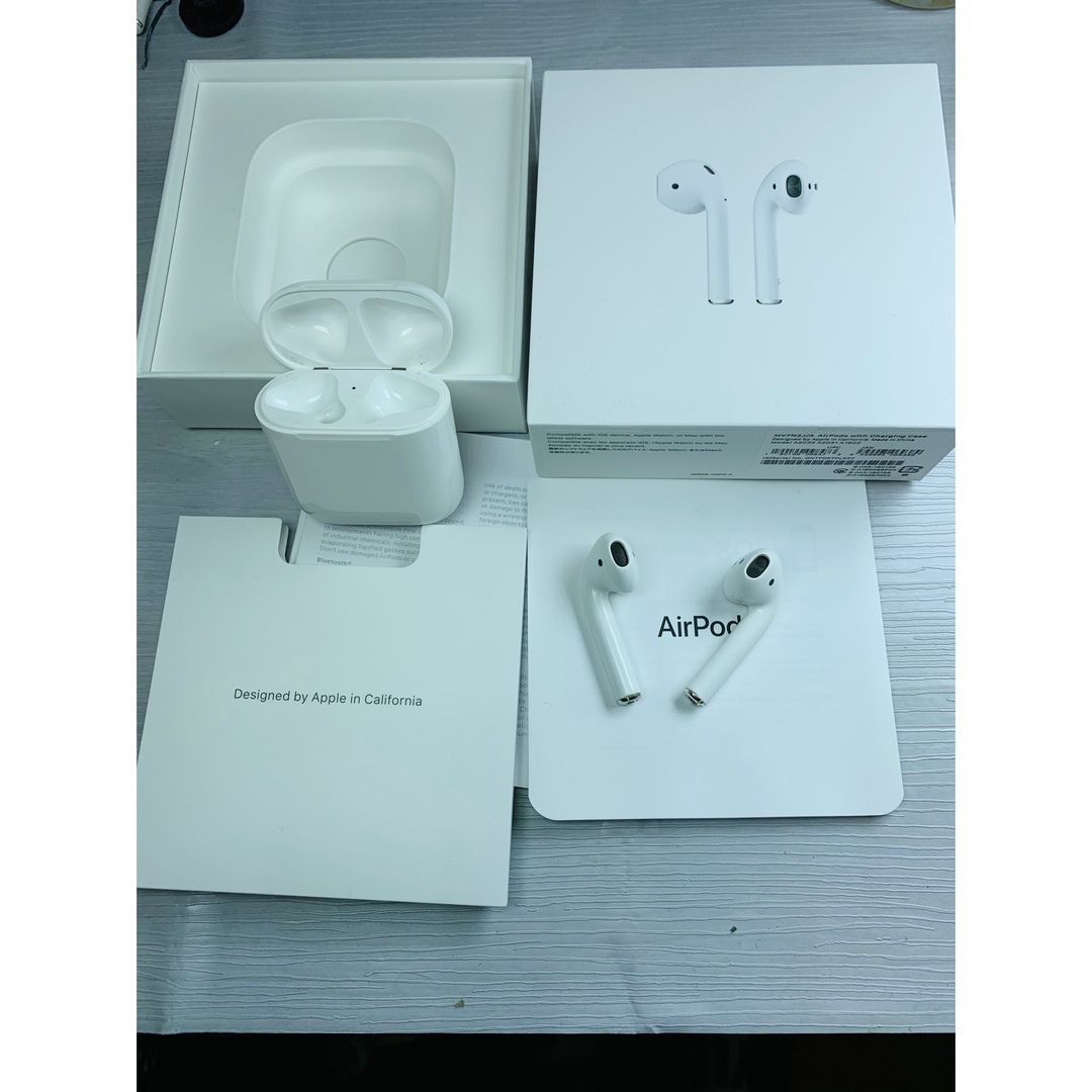 Apple(アップル)のApple AirPods イヤホンセット第一世代　正規品動作品　音質良好 スマホ/家電/カメラのオーディオ機器(ヘッドフォン/イヤフォン)の商品写真