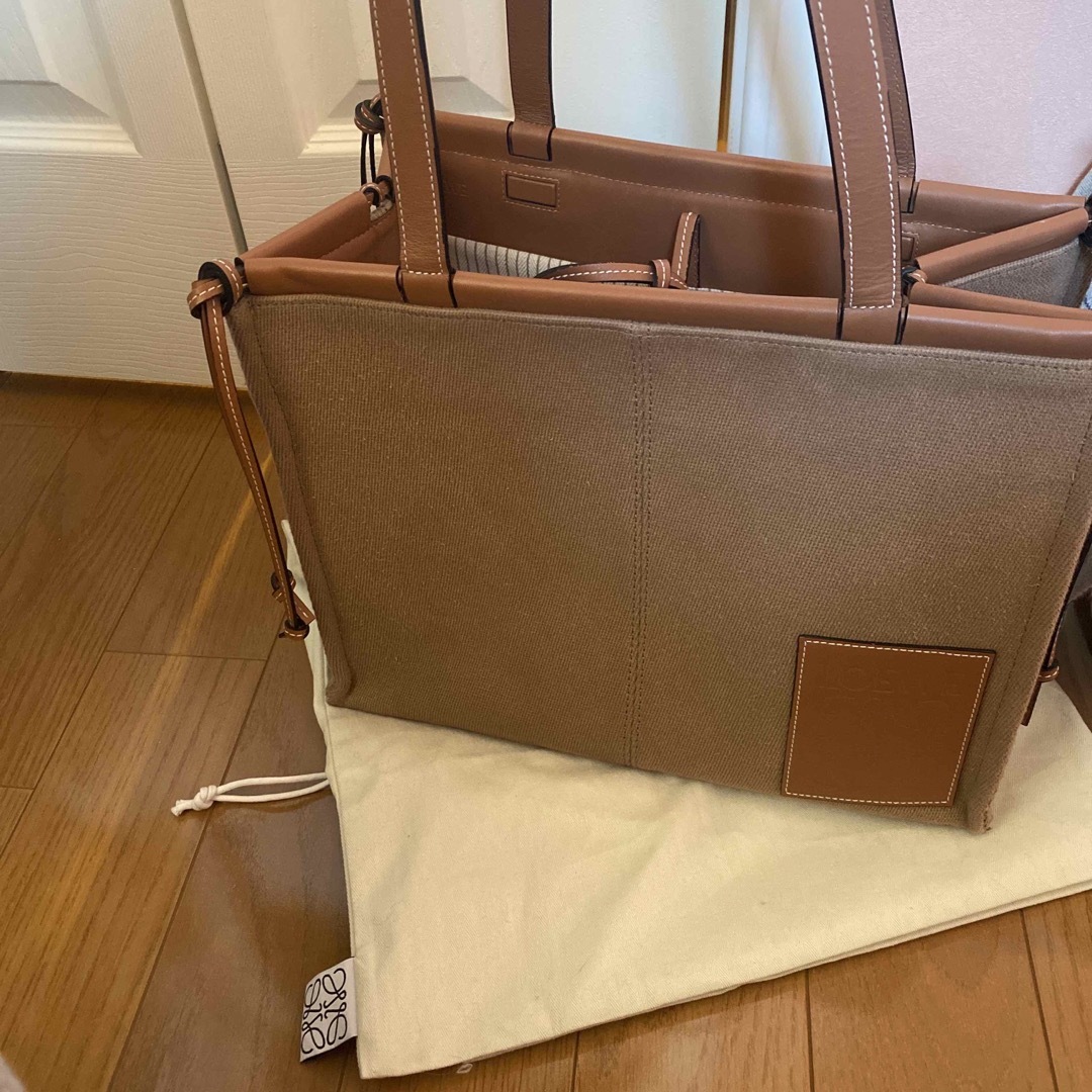 LOEWE(ロエベ)のLOEWE ロエベ　クッショントートバッグ　 レディースのバッグ(トートバッグ)の商品写真