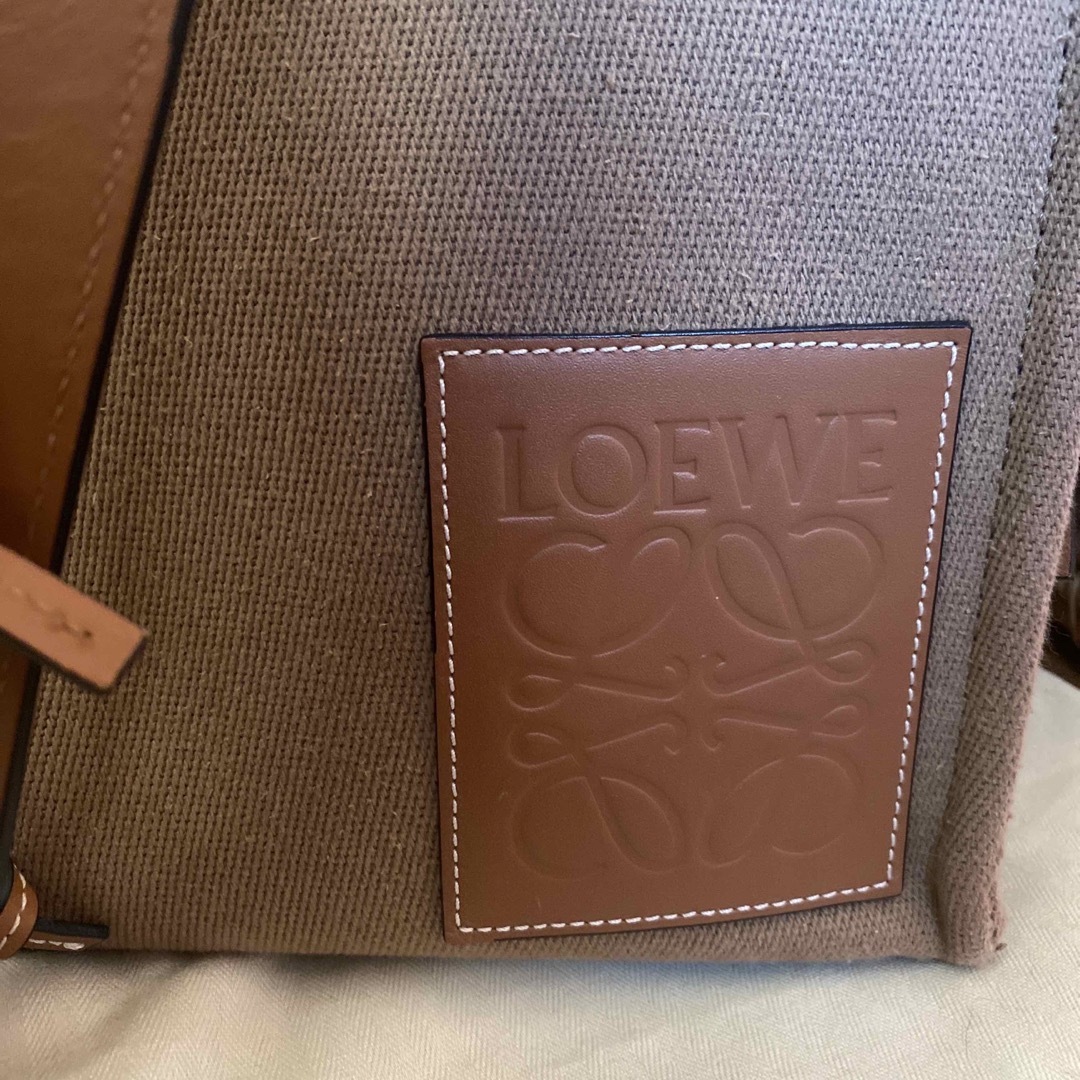 LOEWE(ロエベ)のLOEWE ロエベ　クッショントートバッグ　 レディースのバッグ(トートバッグ)の商品写真