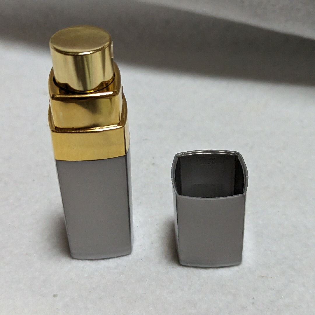 CHANEL(シャネル)のシャネルN°19パルファムヴァポリザター7.5ml コスメ/美容のコスメ/美容 その他(その他)の商品写真