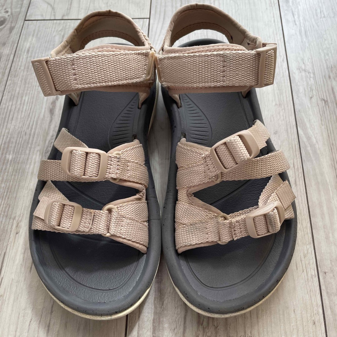 Teva(テバ)の【ブルースカイ様】Teva サンダル　ピンクベージュ　24cm レディースの靴/シューズ(サンダル)の商品写真