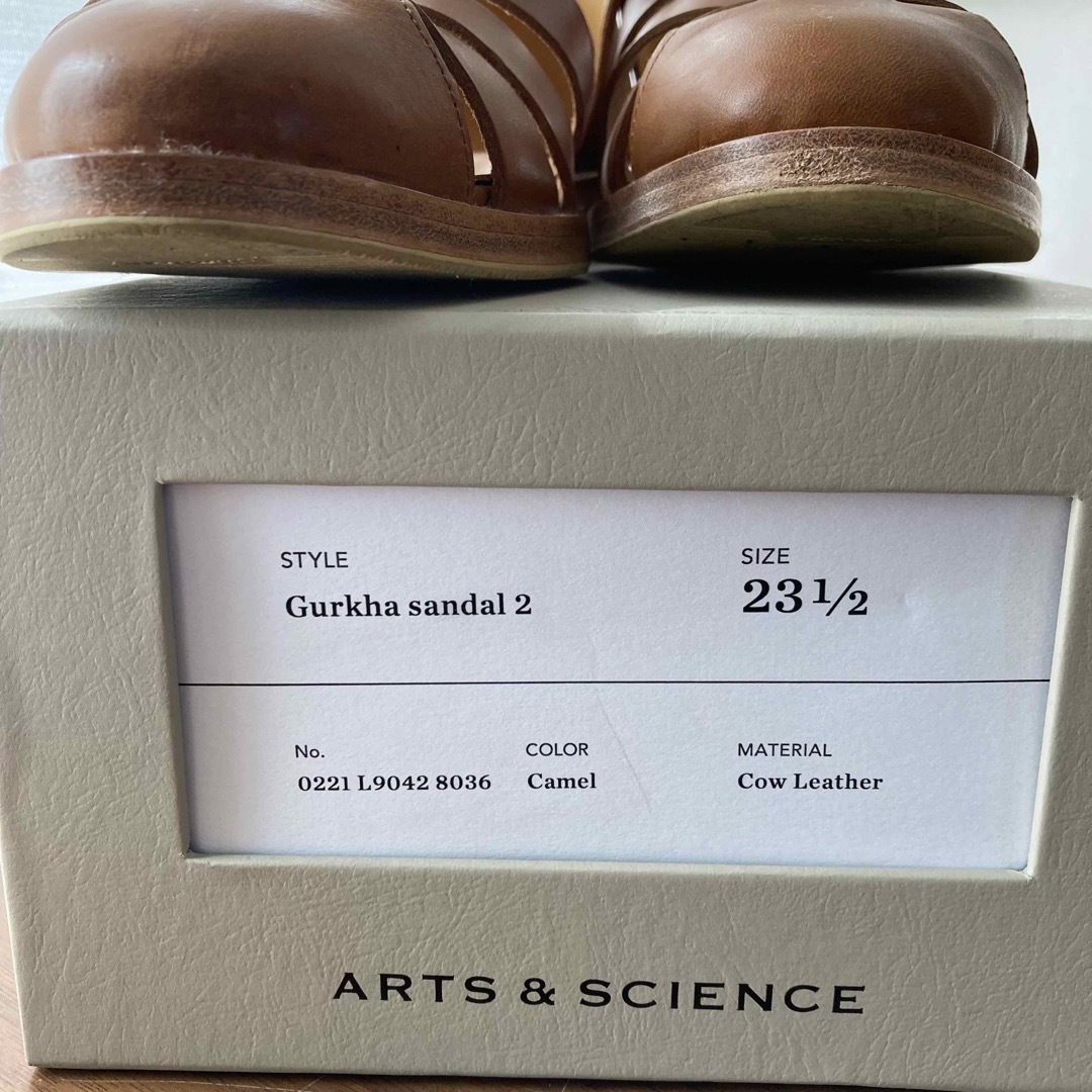 ARTS&SCIENCE(アーツアンドサイエンス)の［美品］ARTS&SCIENCE グルカサンダル2 23.5cm キャメル レディースの靴/シューズ(サンダル)の商品写真