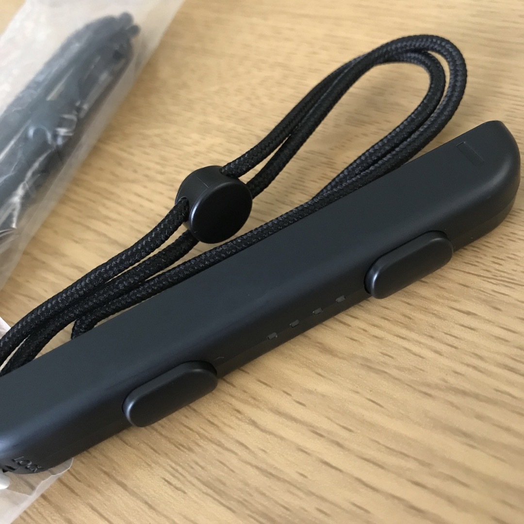 Nintendo Switch(ニンテンドースイッチ)のニンテンドーSwitch joy-conストラップ2個／新品未使用 エンタメ/ホビーのゲームソフト/ゲーム機本体(その他)の商品写真