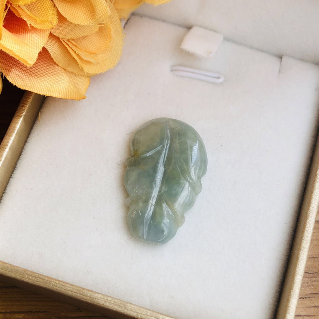 特価 本翡翠 リーフ 葉っぱ ネックレストップの通販 by 唯の宝箱〜鑑定