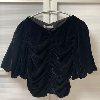 ザラ(ZARA)のZARA トップス　ギャザー　半袖　ブラック　黒(カットソー(半袖/袖なし))