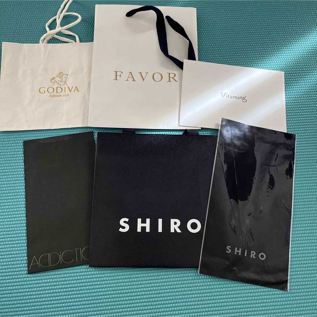 shiro(シロ)のショップ袋　ショッパー　shiro シロ　GODIVA addiction レディースのバッグ(ショップ袋)の商品写真