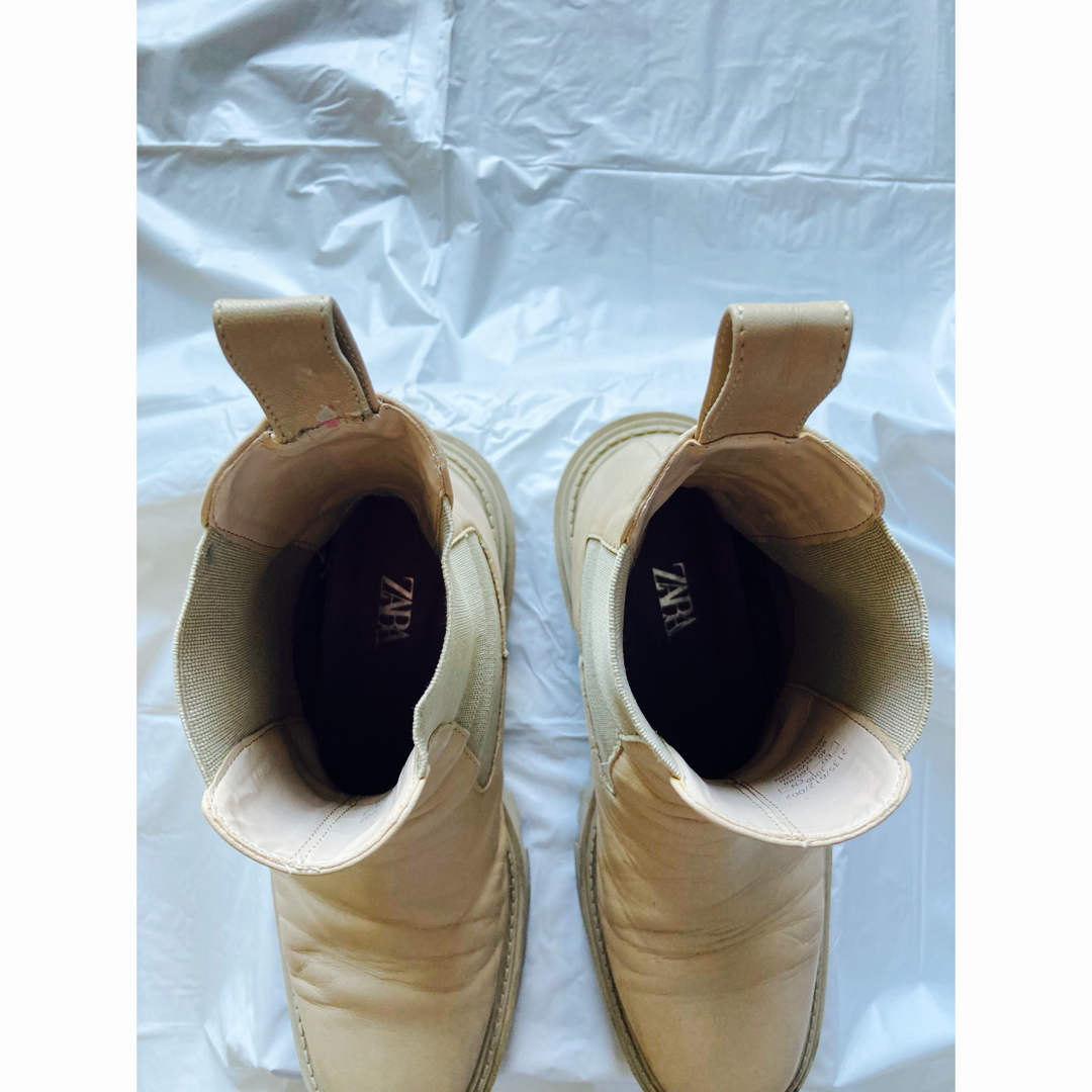 ZARA(ザラ)のZARA ザラ サイドゴアブーツ ベージュ レディースの靴/シューズ(ブーツ)の商品写真