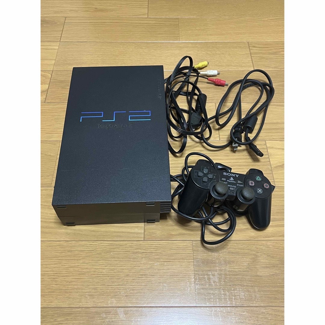PlayStation2(プレイステーション2)のプレステ2  本体、コントローラ、コード エンタメ/ホビーのゲームソフト/ゲーム機本体(家庭用ゲーム機本体)の商品写真