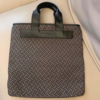 Salvatore Ferragamo(トートバッグ)のフリマアイテム一覧 Salvatore Ferragamo(トートバッグ)のフリマアイテム一覧