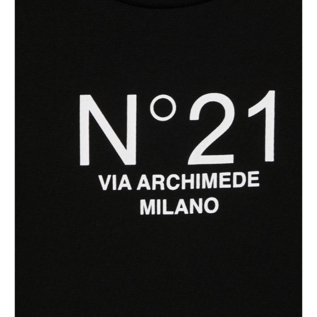 N°21(ヌメロヴェントゥーノ)のN°21 ヌメロヴェントゥーノ　ミラノロゴTシャツ　XS  ブラック　新品未使用 レディースのトップス(Tシャツ(半袖/袖なし))の商品写真