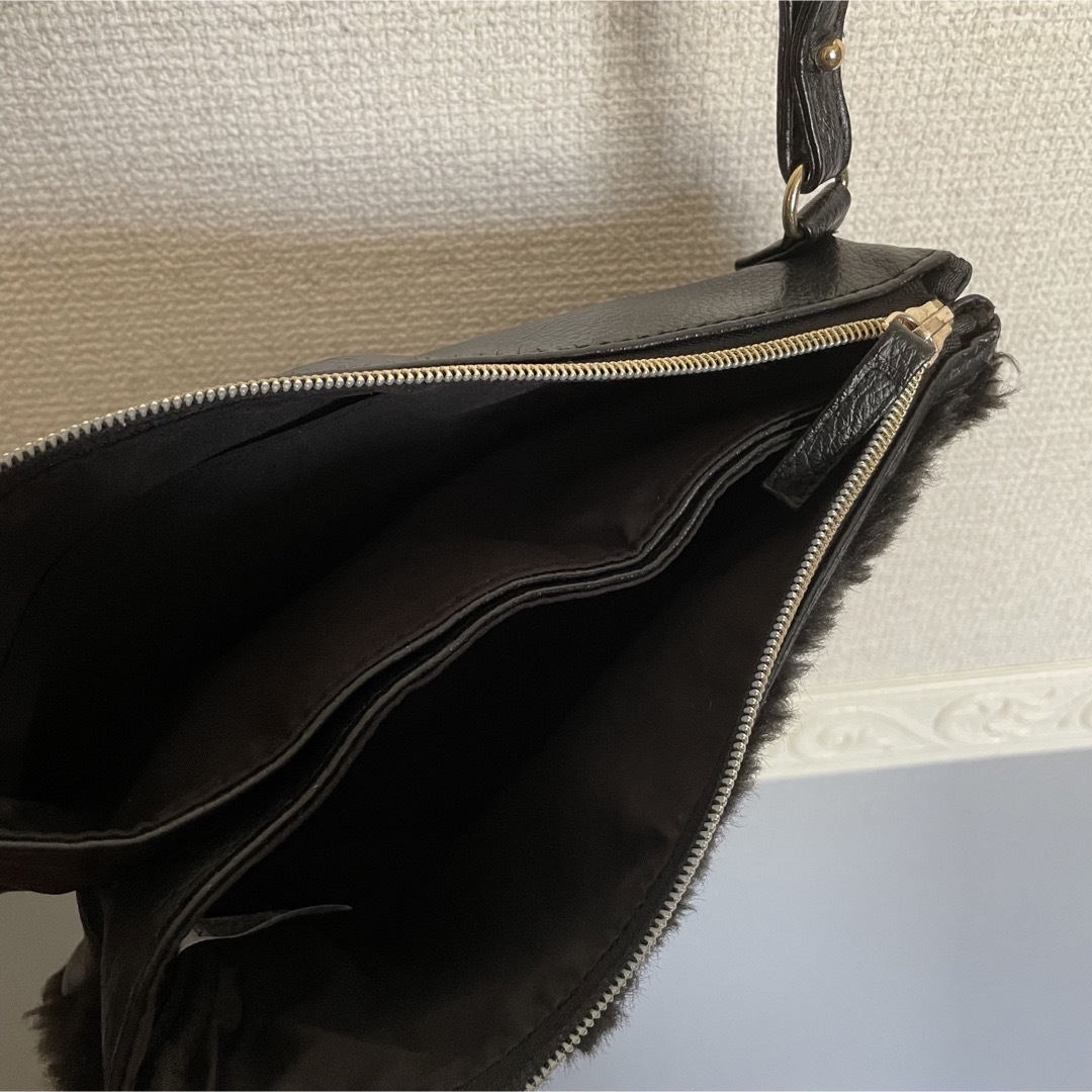 美品 ショルダーバッグ ブラック 黒 ファー 毛皮 秋 冬 レディースのバッグ(ショルダーバッグ)の商品写真