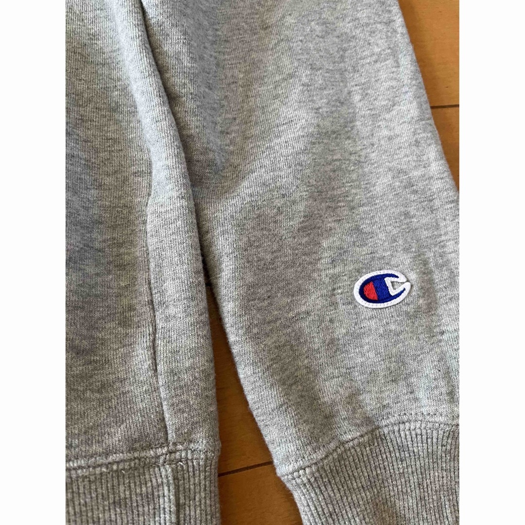 Champion(チャンピオン)のチャンピオン　グレーパーカー　トレーナー　Ｌ　美品 レディースのトップス(トレーナー/スウェット)の商品写真