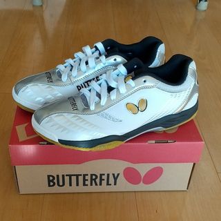 バタフライ(BUTTERFLY)の卓球シューズ  Butterflyレゾライン(卓球)