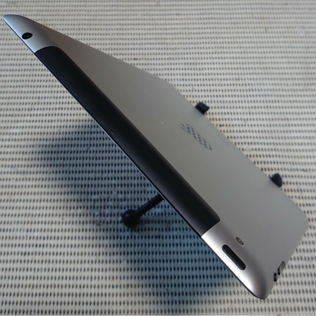 iPad(アイパッド)のEDKNW 完動品iPad第2世代(A1396)本体32GBホワイト送料込 スマホ/家電/カメラのPC/タブレット(タブレット)の商品写真