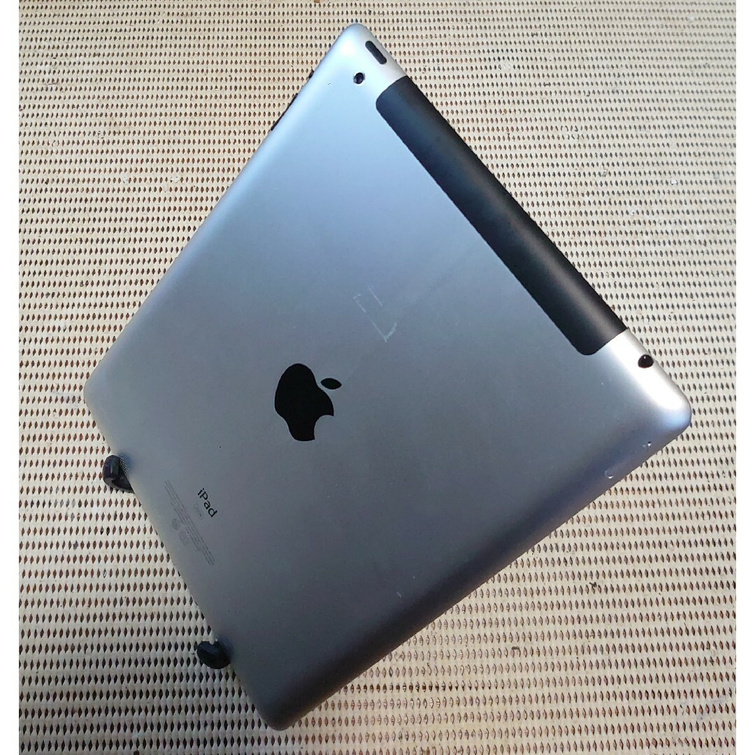 iPad(アイパッド)のEDKNW 完動品iPad第2世代(A1396)本体32GBホワイト送料込 スマホ/家電/カメラのPC/タブレット(タブレット)の商品写真