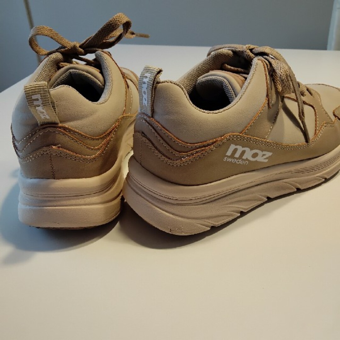 moz(モズ)のMOZ スニーカー　ベージュ レディースの靴/シューズ(スニーカー)の商品写真