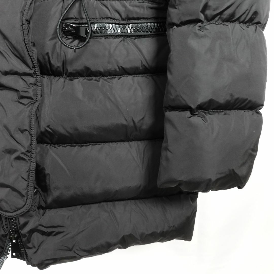 MONCLER(モンクレール)のMONCLER コート　モンクレー　リアルファー　0 レディースのジャケット/アウター(毛皮/ファーコート)の商品写真