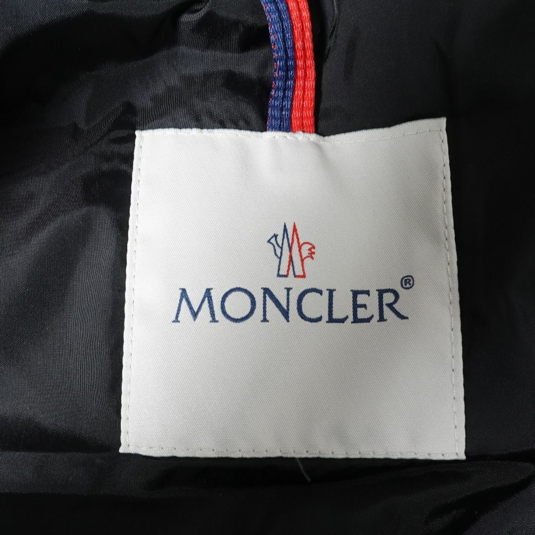 MONCLER(モンクレール)のMONCLER コート　モンクレー　リアルファー　0 レディースのジャケット/アウター(毛皮/ファーコート)の商品写真