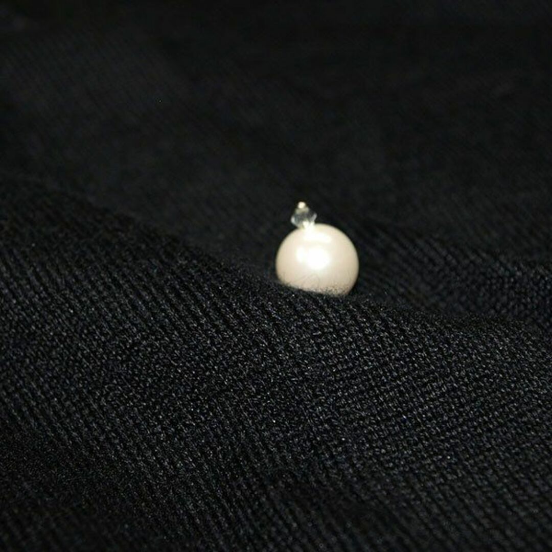 miumiu(ミュウミュウ)のミュウミュウ・カシミヤシルクカーディガン◇ブラック　40サイズ　ボタン1つ無 レディースのトップス(カーディガン)の商品写真