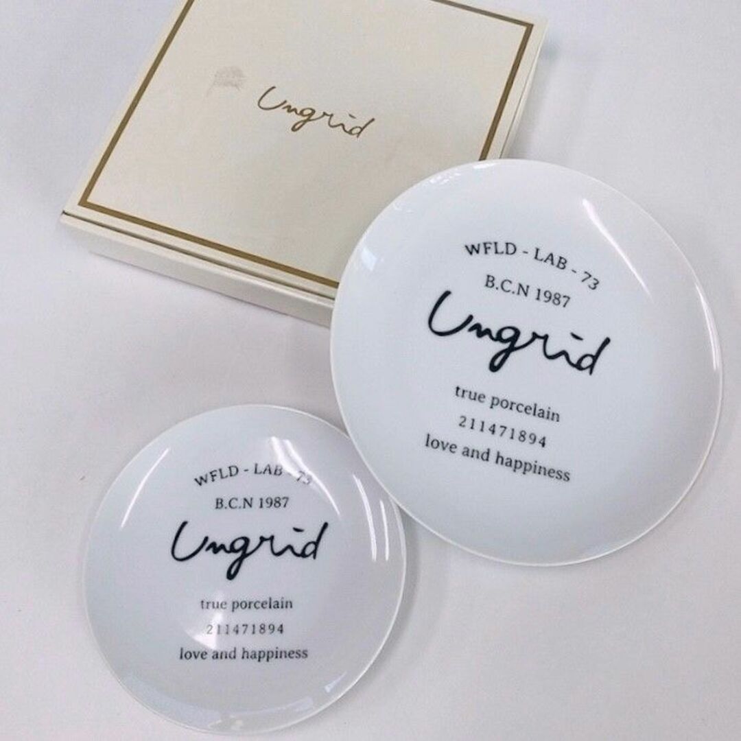 Ungrid(アングリッド)のungrid♡お皿2枚セット♡ノベルティ♡ロゴプレート♡アングリッド♡ レディースのレディース その他(その他)の商品写真