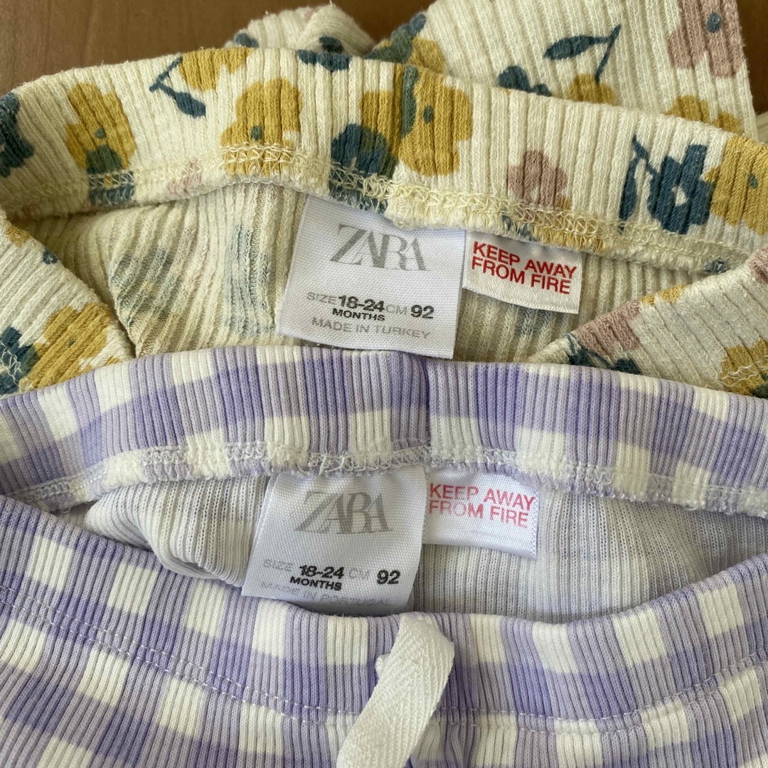 ZARA KIDS(ザラキッズ)のZARAbaby 18-24m  92cm レギンス　パンツ2本セット キッズ/ベビー/マタニティのキッズ服女の子用(90cm~)(パンツ/スパッツ)の商品写真