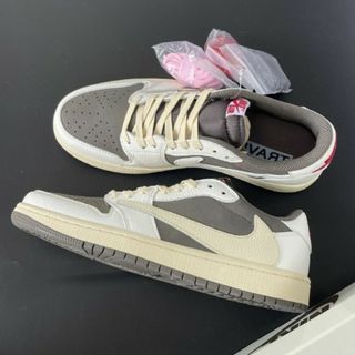 最終値下TravisScott × Nike AirJordan1High OG