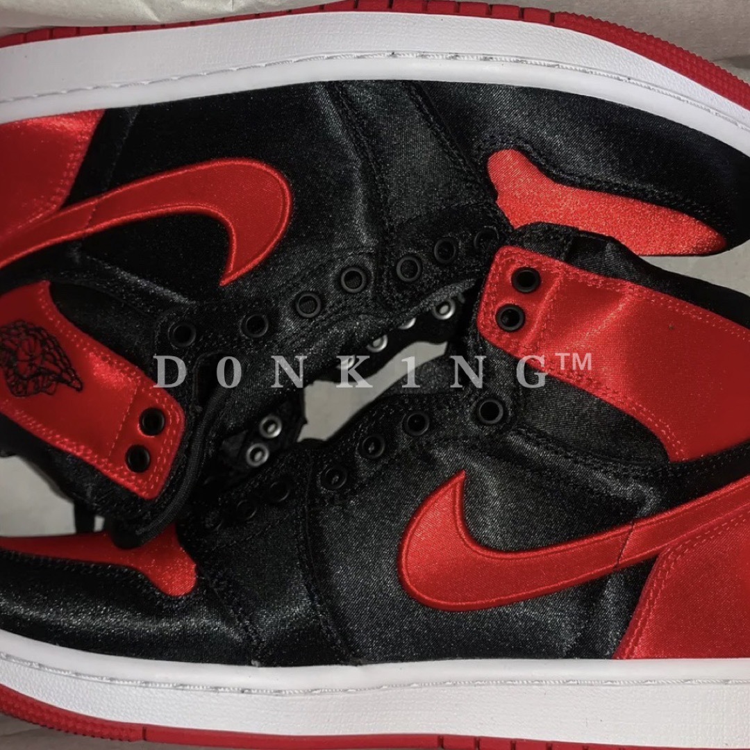 NIKE AIR JORDAN 1 RETRO HIGH Satin Bred