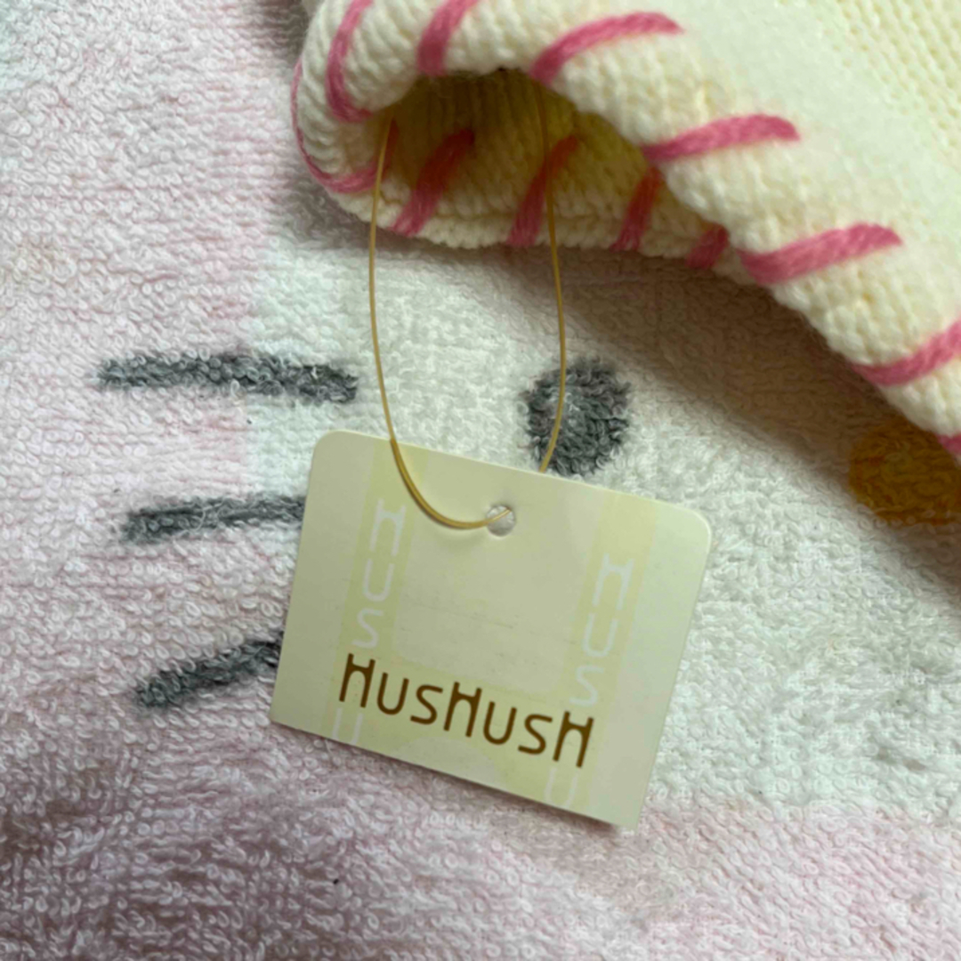 HusHush(ハッシュアッシュ)の新品❗️タグ付きHusHusH    耳あてニット帽   白 キッズ/ベビー/マタニティのこども用ファッション小物(帽子)の商品写真