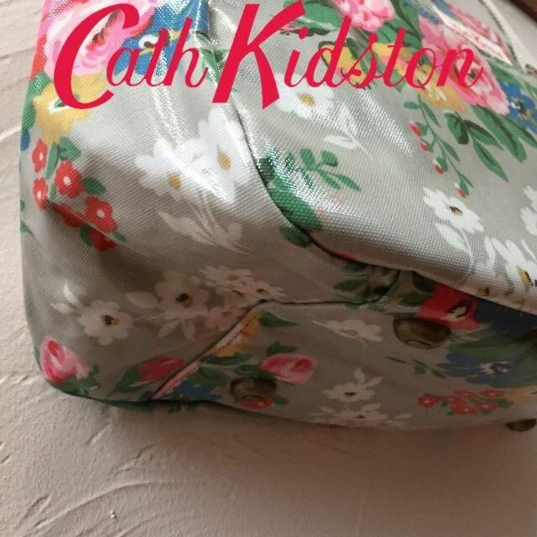 Cath Kidston(キャスキッドソン)の新品 キャスキッドソン ジップアップハンドバッグ ローズバンチストーン レディースのバッグ(ハンドバッグ)の商品写真