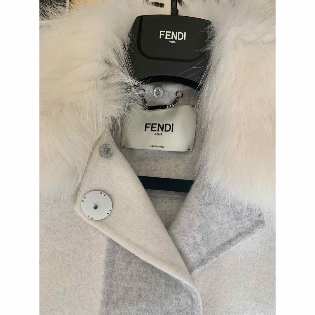 FENDI(フェンディ)の専用★高級★FENDI★フォックスファー襟カシミヤコート38★ダブルフェイス レディースのジャケット/アウター(ロングコート)の商品写真