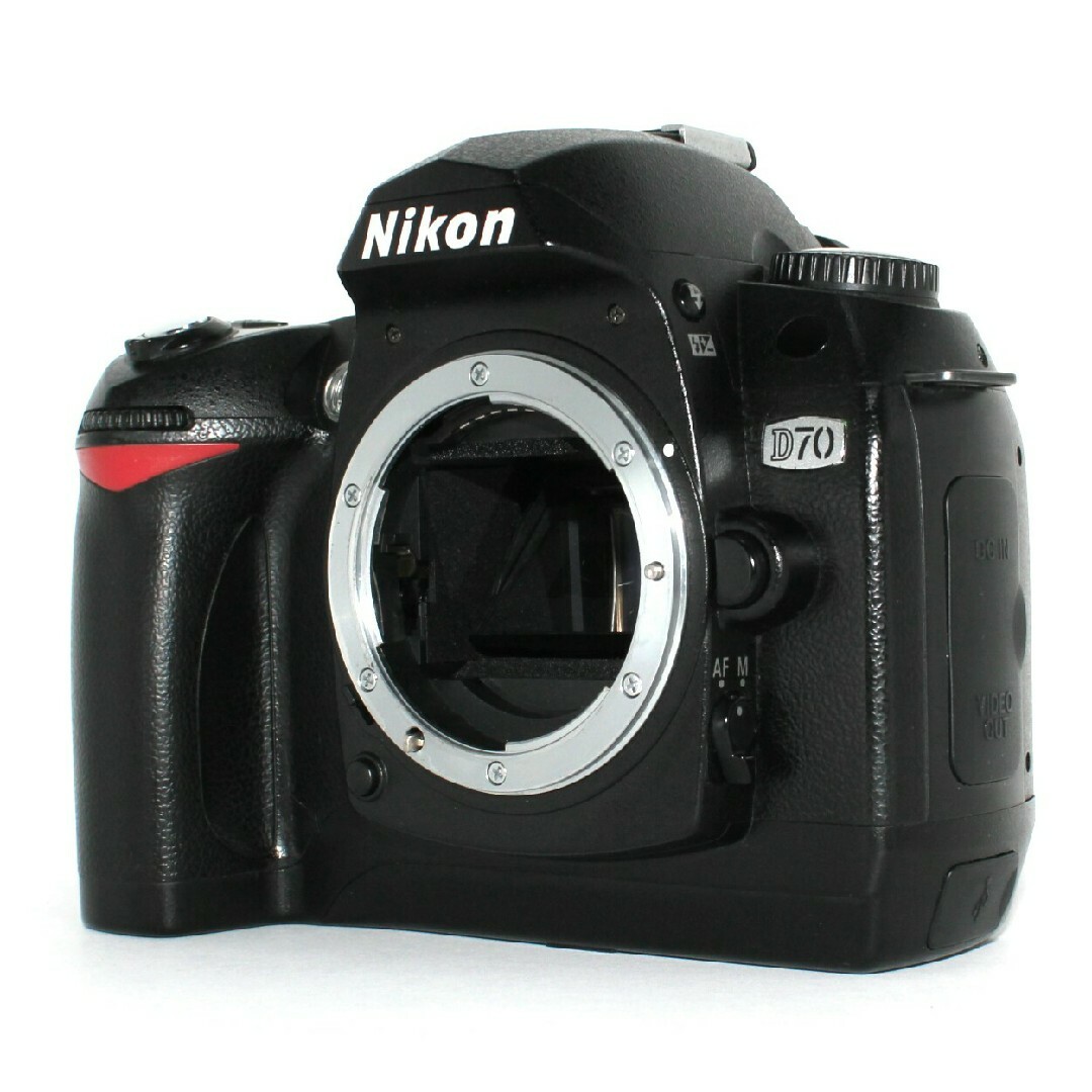 Nikon D70 一眼レフカメラ☆ボディー☆CCDセンサー搭載機