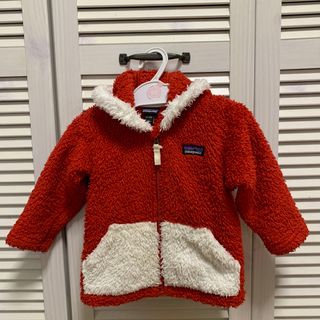 パタゴニア(patagonia)のパタゴニア　ボアフリースパーカー　6-12m 赤 レッド 女の子　80cm (ジャケット/コート)