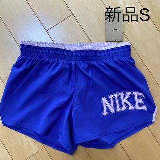 ナイキ(NIKE)の新品　ナイキ　ランニングパンツ　ショートパンツ　S  レディース(ウェア)