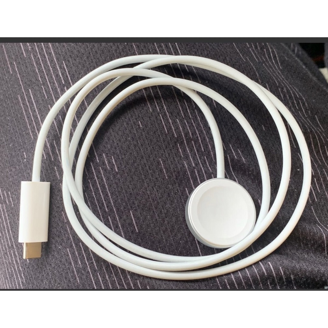 美品 Apple Watch用磁気高速充電 USB-Cケーブル 1m A2515 スマホ/家電/カメラのスマートフォン/携帯電話(バッテリー/充電器)の商品写真