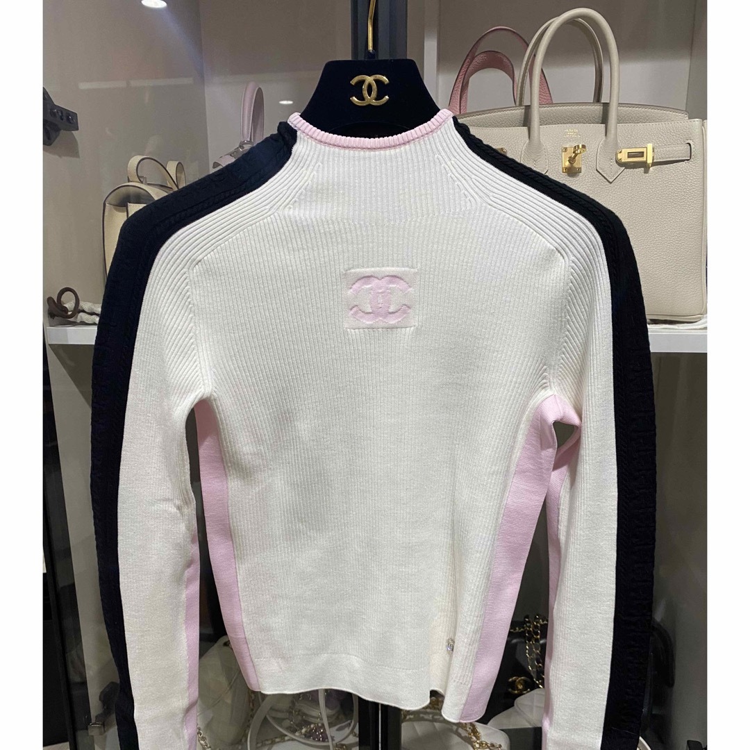 CHANEL(シャネル)のシャネル23n トップス　34 ニット新品未使用 レディースのトップス(カットソー(長袖/七分))の商品写真