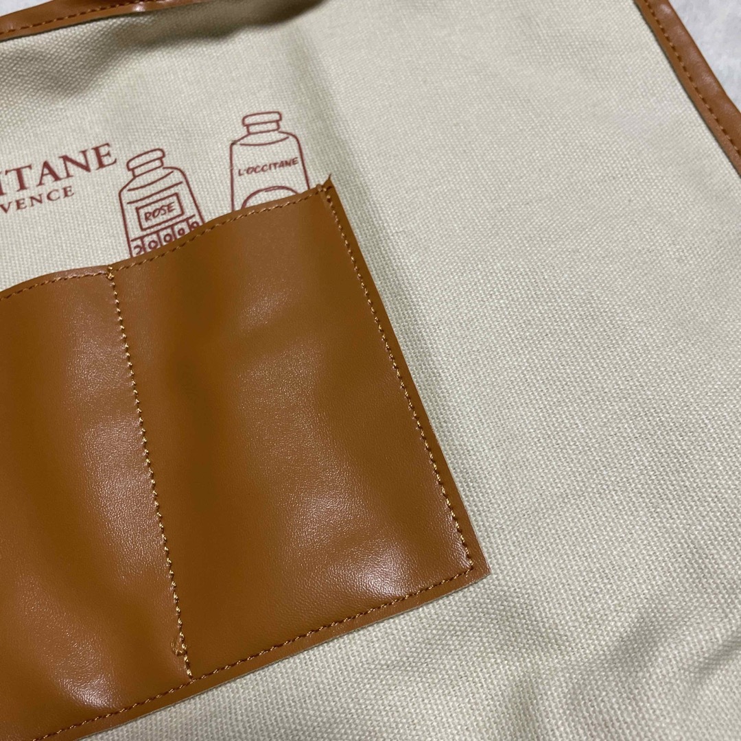 L'OCCITANE(ロクシタン)のL'OCCITANE ポケット付パイピングトート エンタメ/ホビーのコレクション(ノベルティグッズ)の商品写真