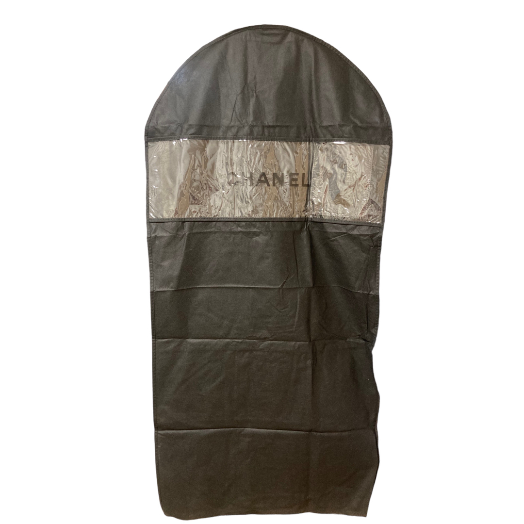 CHANEL(シャネル)のCHANEL ブラック ガーメント 衣装ケース 保存袋 コート スーツ シャネル レディースのバッグ(ショップ袋)の商品写真