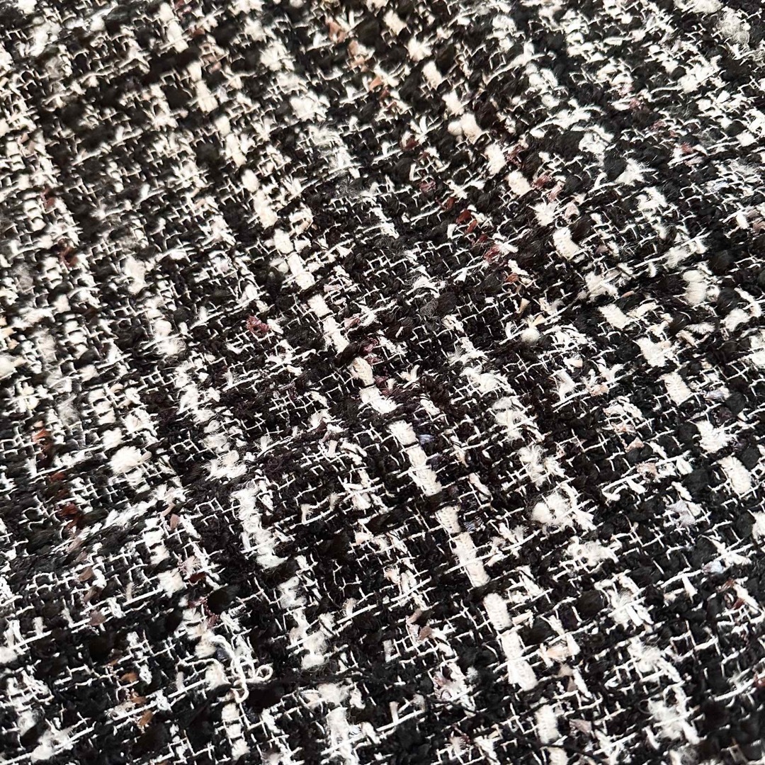 LINTON(リントン)のCHANEL ＊ LINTON リントン ツイード生地　0.5m x 2枚セット ハンドメイドの素材/材料(生地/糸)の商品写真